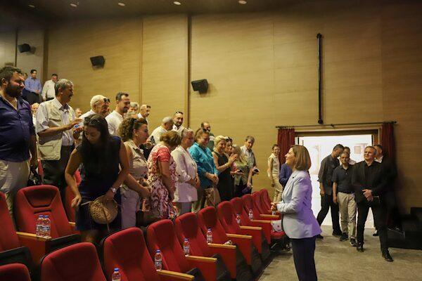 Başkan Ünlüce, Odunpazarı ilçesine bağlı mahalle muhtarlarıyla Eskişehir Şehir Tiyatroları