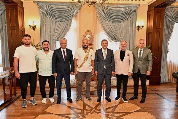 Bu yıl Kırkpınar'da Muratpaşa Belediyespor adına güreşerek altın kemeri Antalya’ya