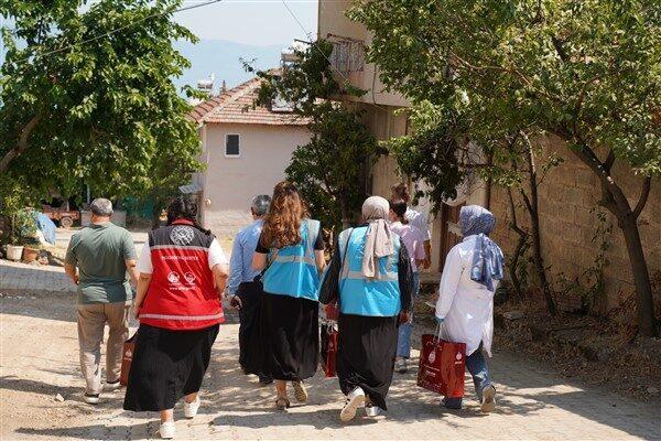 Belediye ekipleri, mahallede gün boyu süren kapsamlı bir çalışma yürüttü.