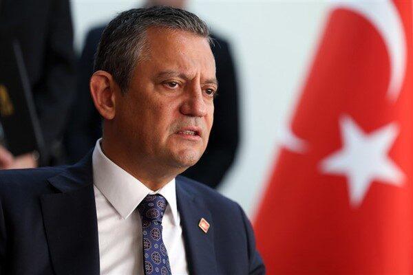 CHP Genel Başkanı Özel, partinin 75 yıllık üyesi, son anına