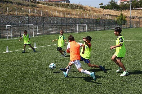 Pamukkale Belediyesi’nin yaz kurslarında kursiyerler, Boks, Karate, Pilates, Jimnastik, Masa
