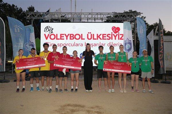 Tepebaşı Belediyesi ana hizmet binası yanında 5 gün süren şenliğin