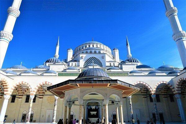 İletişim Başkanı Burhanettin Duran, Öymen için paylaştığı mesajda "Uzun yıllar