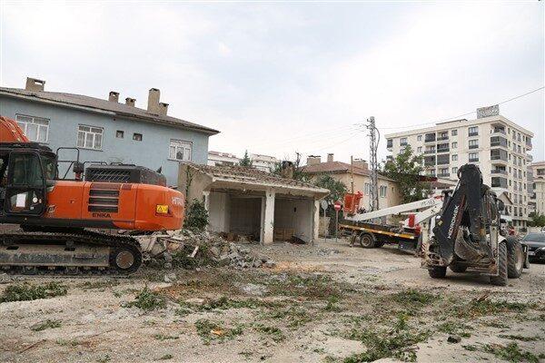 11 Temmuz tarihinde yenileme çalışmaları kapsamında trafiğe kapatılan Terzioğlu Caddesi'nde