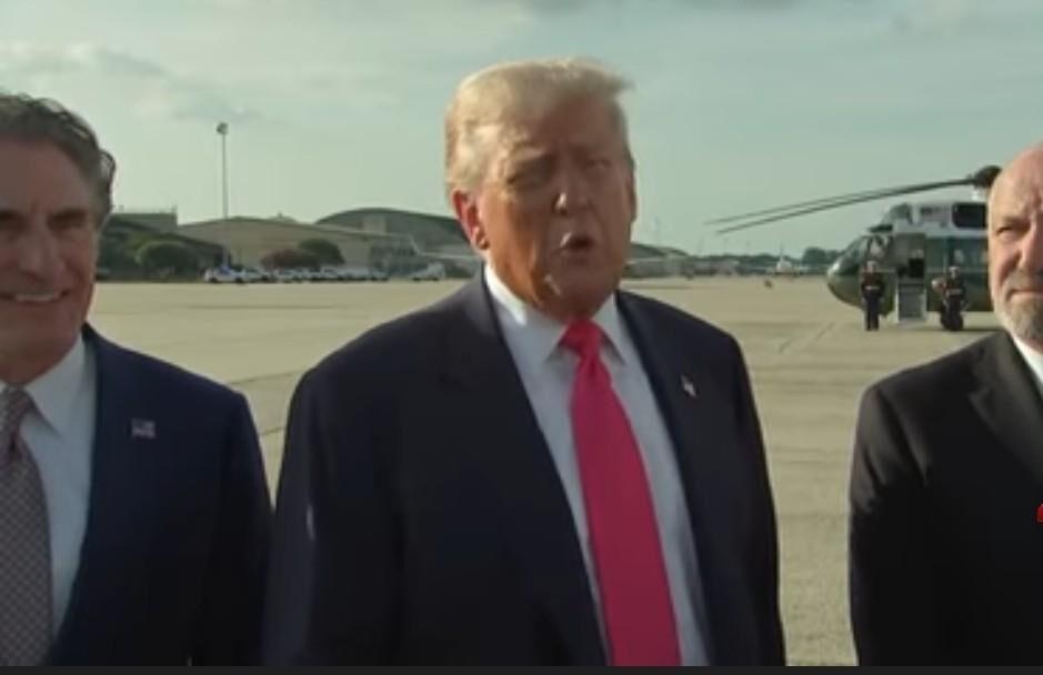 ABD başkanı, yönetimin Epstein'ın suçlarının ayrıntılarını, aralarında Trump'ın da bulunduğu