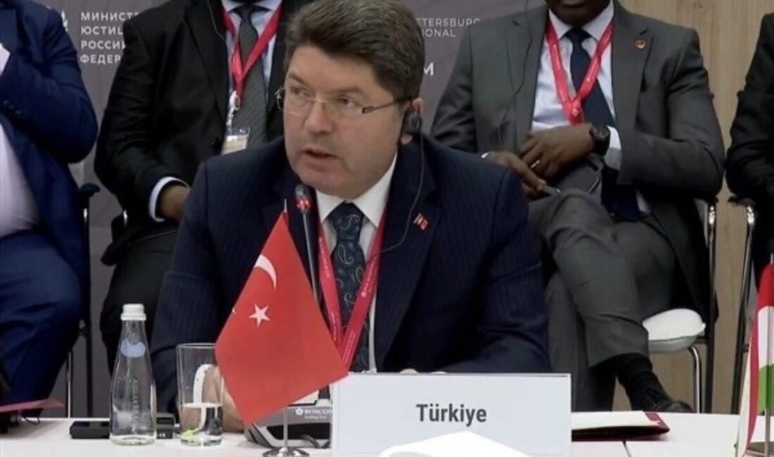 Bakan Tunç, Türkiye Adalet Akademisi’nde hakim ve savcı adaylarıyla bir