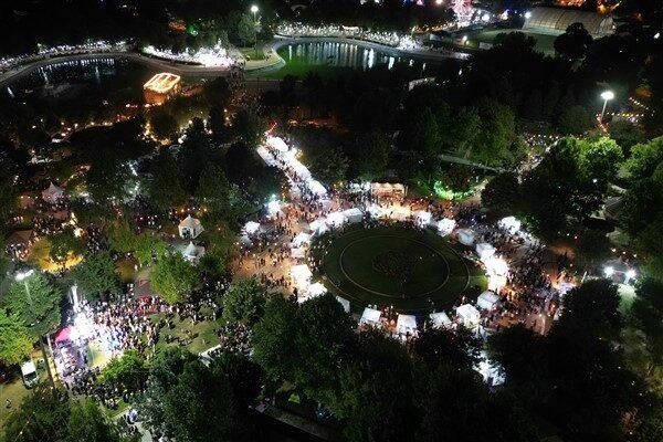 Festival kapsamında, 10 farklı ülkeden gelen halk dansları ekiplerinin 9.