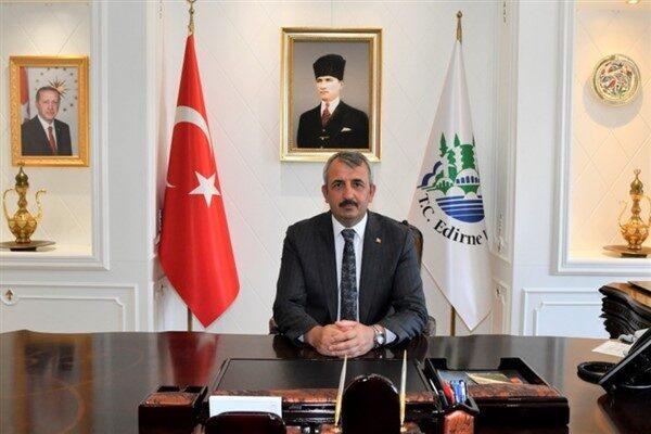 Vali Sezer, yayımladığı mesajda şunları kaydeetti:  "Demokratik hayatımızın vazgeçilmez unsurlarından