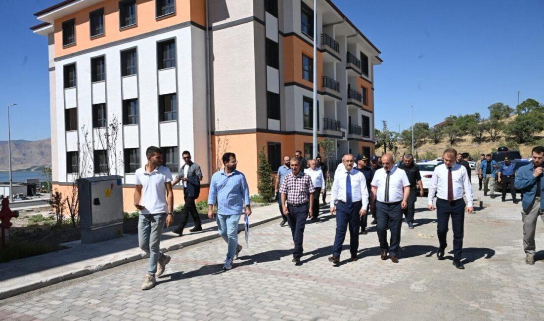 Vali Seddar Yavuz’un yanı sıra Vali Yardımcısı Osman Kural, Kale Kaymakam