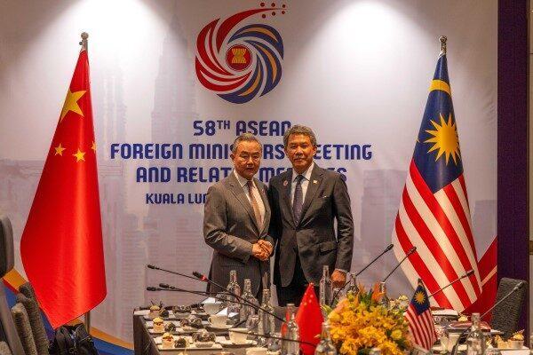 Çin Dışişleri Bakanı Wang Yi, dün Kuala Lumpur'da Malezya Dışişleri