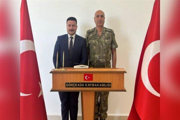 2. Kolordu Komutanı Tümgeneral Rasim Yaldız, Gökçeada Kaymakamı Osman Acar’ı