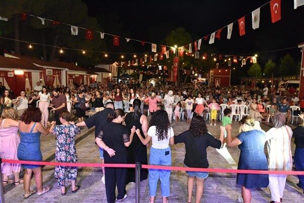 Kepez’in 2. Uluslararası Kültür Festivali, her akşam farklı programlarla gerçekleşiyor.