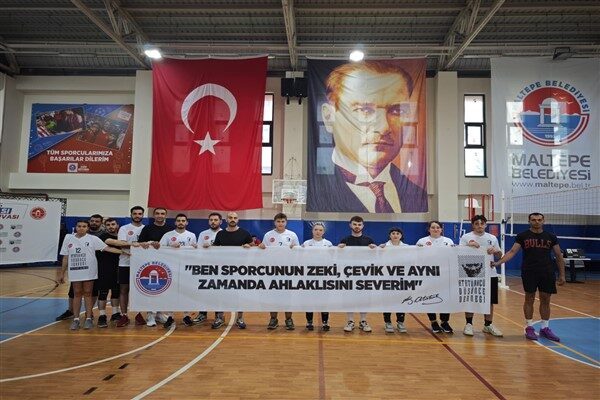 Maltepe Belediyesi Yalçın Kızılay Spor Salonu’nda gerçekleştirilen turnuvaya, kura yöntemiyle