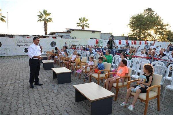 Fuarın ilk konukları çocuk kitabı yazarları Merve Başcumalı ve Özgür