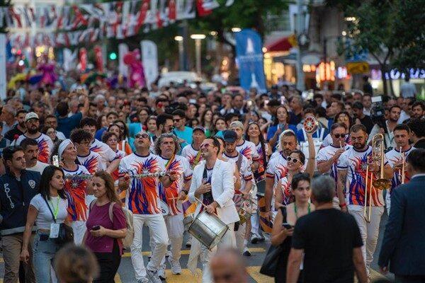 İzmir Büyükşehir Belediyesi ev sahipliğinde, İZFAŞ tarafından “Fuar Şehrin Kalbinde”