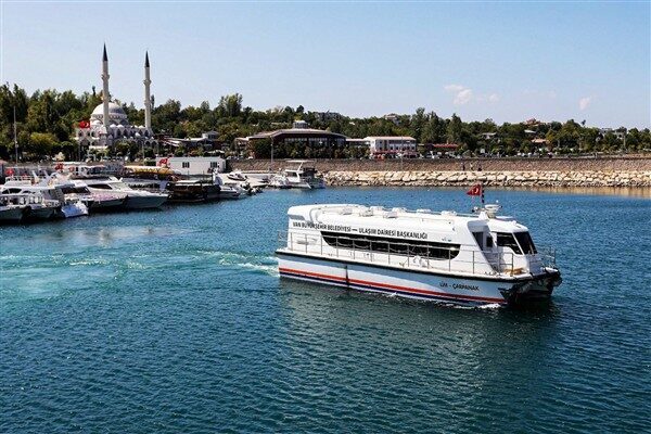 Bir takım aksaklıklardan dolayı deniz otobüs seferlerine ara veren Büyükşehir