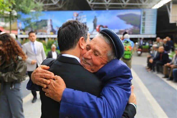 Muğla Büyükşehir Belediyesi, yaşlılara, öğrencilere, emeklilere, ihtiyaç sahiplerine ve çocuk