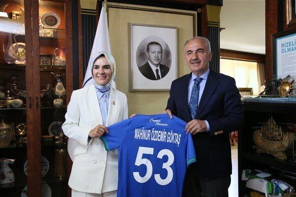Aile ve Sosyal Hizmetler Bakanı Mahinur Özdemir Göktaş, Rize Belediyesi’ni