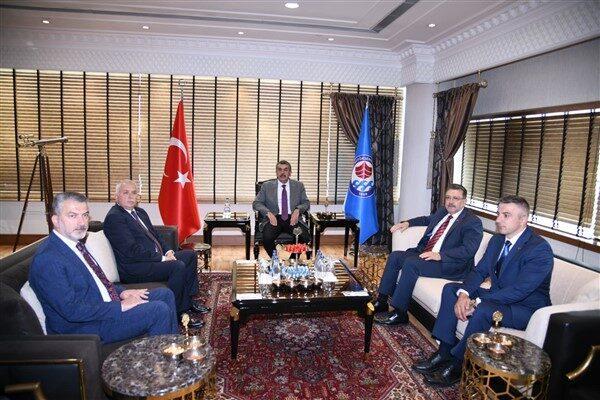 Milli Eğitim Bakanı Yusuf Tekin, Trabzon Büyükşehir Belediyesi'ni ziyaret etti.