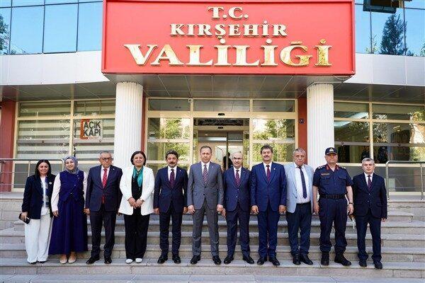 İçişleri Bakanı Yerlikaya, Kırşehir Valiliği’ne ziyaret gerçekleştirdiğini belirterek, Vali Murat