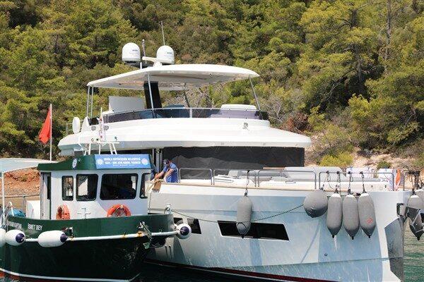 Muğla’da Büyükşehir Belediyesi, 8 atık alım teknesiyle teknelerden atık yağ,