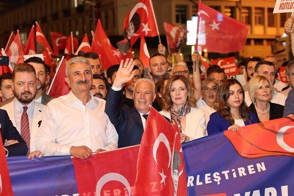 Tarihi Belediye Binası önünde bir araya gelerek Kültürpark Atatürk Stadyumu