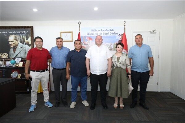 Menderes Belediye Başkanı İlkay Çiçek, Menderes Muhtarlar Derneği Başkanı İbrahim