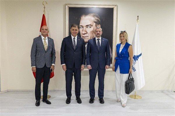 Belarus Büyükelçisi Anatoly Glaz, İstanbul Başkonsolosu Yauheniya Bartkevich, İzmir Fahri