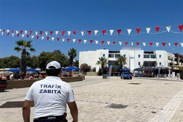 Yarımadanın farklı noktalarında denetimler yapan ekipler, motorlu araçların yaya alanlarına