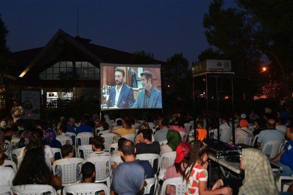 Etkinlik, 17 Temmuz’da Büyükpark’ta gösterilen “Kolonya Cumhuriyeti” filmiyle başladı. Açıkhava