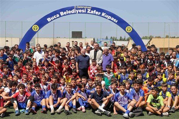 Buca Belediyesi’nin, ilçedeki amatör futbol kulüplerini desteklemek ve gençleri spora