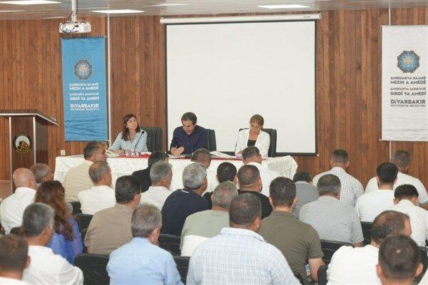 Diyarbakır Büyükşehir Belediyesi Eşbaşkanı Serra Bucak, Ergani Belediyesi Eşbaşkanı Birsen Azak
