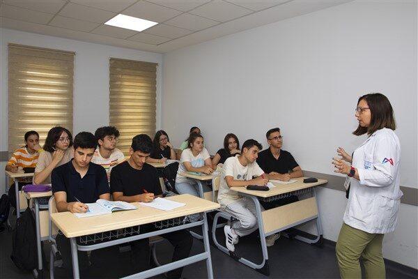 62 tıp, 23 diş hekimliği, 19 hukuk, 180 mühendislik, 99