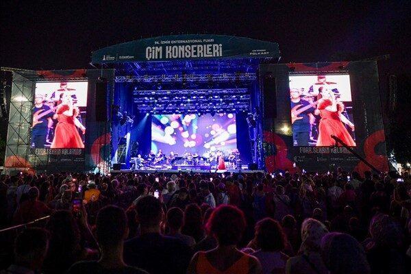 Fuarın açılış gününde konser serisinin ilk performansını yapan Erçetin, sevilen