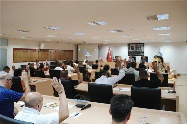 Çorlu Belediye Başkanı Ahmet Sarıkurt’un başkanlığında Çorlu Belediyesi Meclis Salonu’nda