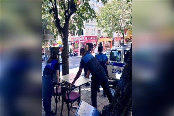 Ekipler, önceki gün gerçekleştirdiği denetimlerde kaldırımları ürünleriyle, masalarıyla veya çeşitli