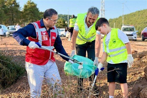 Derince Belediye Başkanı Av. Sertif Gökçe’nin öncülüğünde, başkan yardımcıları, meclis