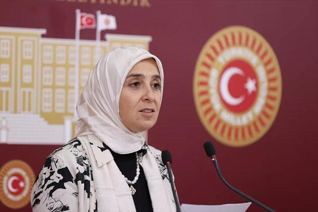 DEVA Partisi İstanbul Milletvekili Elif Esen, Mersin’de 12 yaşındaki Eyüp
