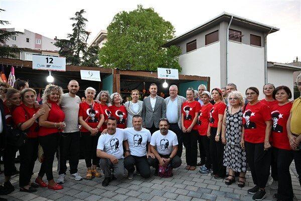 Balıkesir Büyükşehir Belediye Başkanı Ahmet Akın, eşi Arbil Akın ile