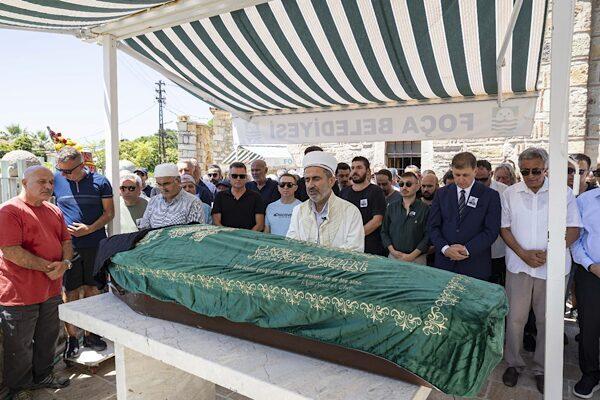 İzmir Büyükşehir Belediye Başkanı Tugay, 1989-1999 yılları arasında Foça Belediye
