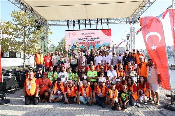 Onlarca sporcu, dereceye girmek için mücadele ederken, Gemlikliler de sahil
