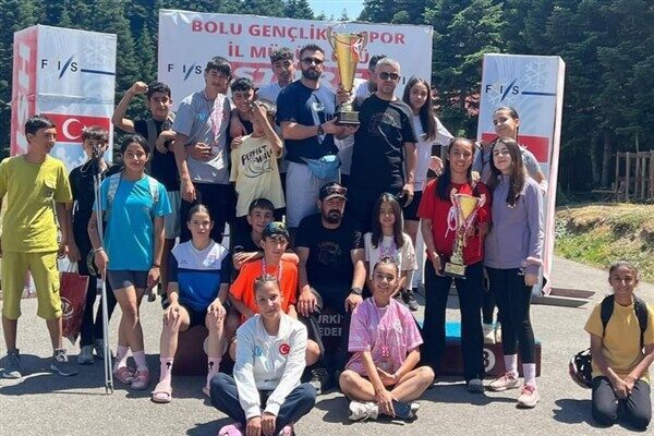 Sporcular; 3 Türkiye birinciliği, 4 Türkiye ikinciliği, 7 Türkiye üçüncülüğü