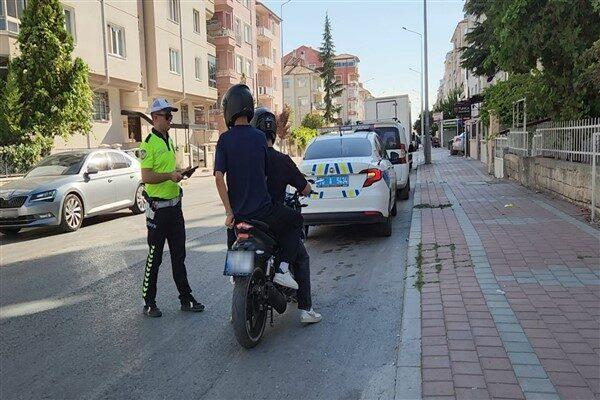 Yapılan uygulamalarda bin 810 kişiye Genel Bilgi Taraması (GBT) yapıldı,
