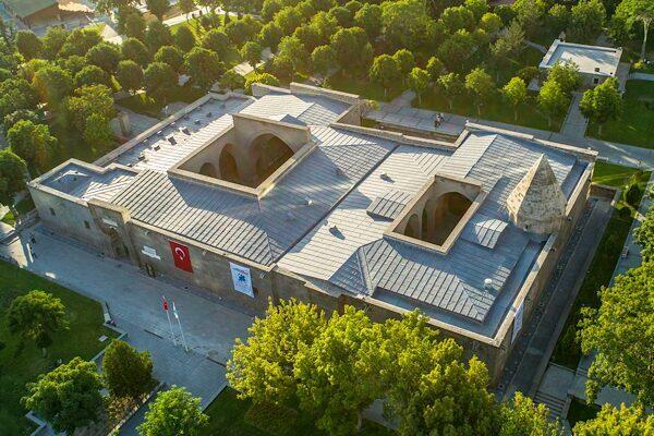 Kayseri Büyükşehir Belediyesi’nin kültür yayınları, “Anadolu’da Bir Eğitim Şehri: Kayseri