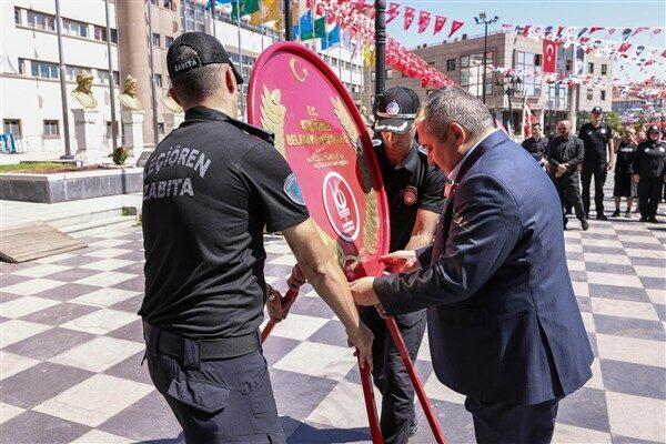 Belediye önünde gerçekleştirilen törende Keçiören Belediye Başkanı Dr. Mesut Özarslan,