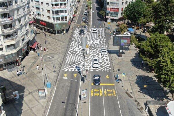 İzmir Büyükşehir Belediyesi, yaya trafiğinin en yoğun olduğu bölgelerden Alsancak