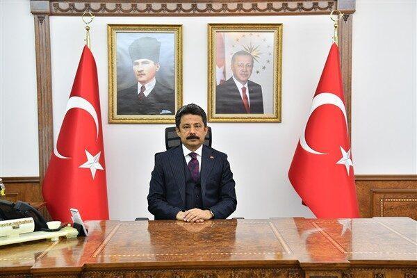 Kırşehir Valisi Murat Sefa Demiryürek, 30 Ağustos Zafer Bayramı'nı kutladı.