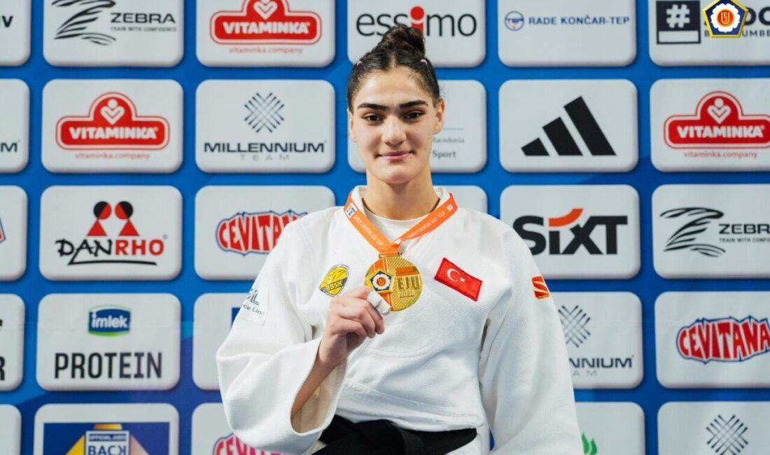 Konya Büyükşehir Belediyespor judo takımında mücadele eden Sinem Oruç, Gençler