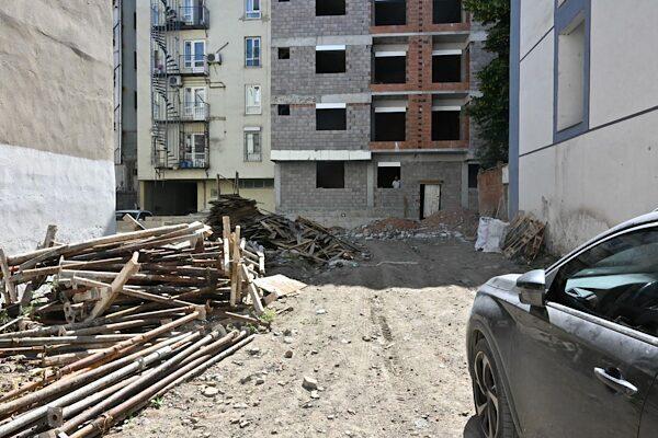 Manisa Büyükşehir Belediyesi tarafından, şehir merkezinde kullanılmayan bir ada içi