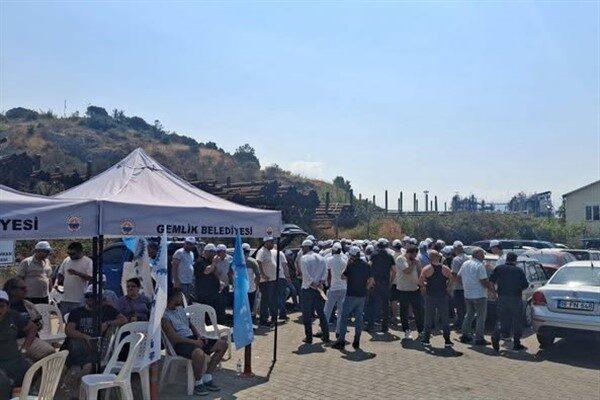 Milliyetçi Hareket Partisi (MHP) Bursa Teşkilatı, Rodaport Limanı’nda grevde olan